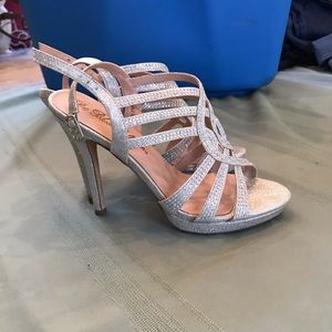 De Blossom silver with silver studs dress sandals